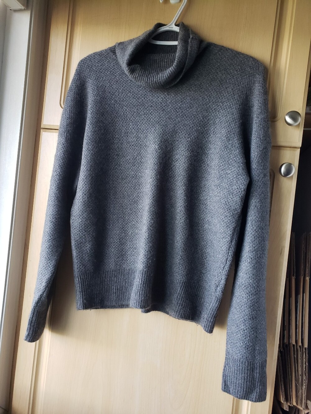 100% Cashmere Gray Turtleneck Sweater - Women